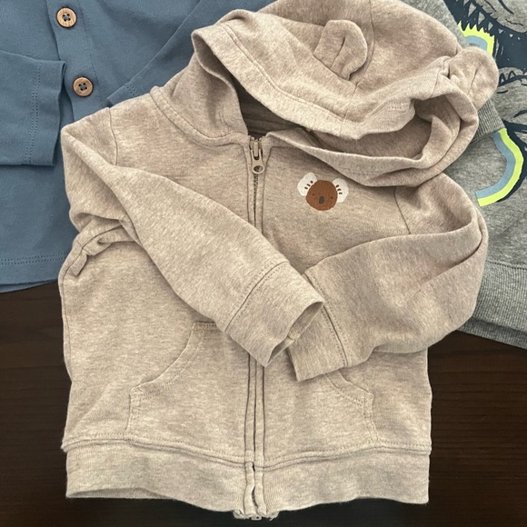 Bundle of baby boy sweaters/onesies size 6-9/12 months - Picture 2 of 7